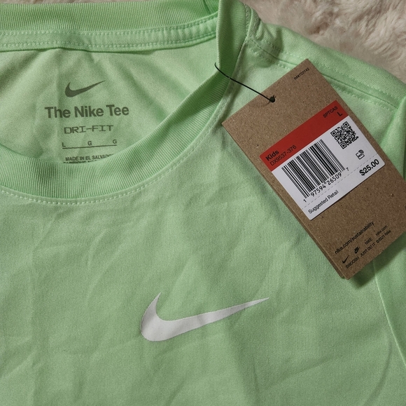 Nike Dri-Fit unisex sweat wicking tee size L kids light green - Picture 1 of 2